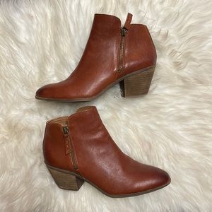 Frye Judith Leather Zip booties 8 Cognac